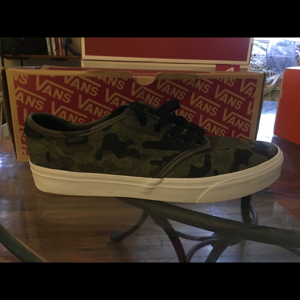 Van size 9 men us